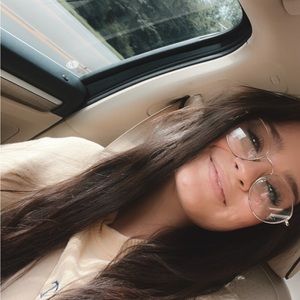 Meet your Posher, Ella